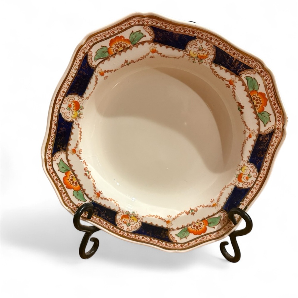1933 PRETTY ROYAL CALEDONIA SOUP BOWL